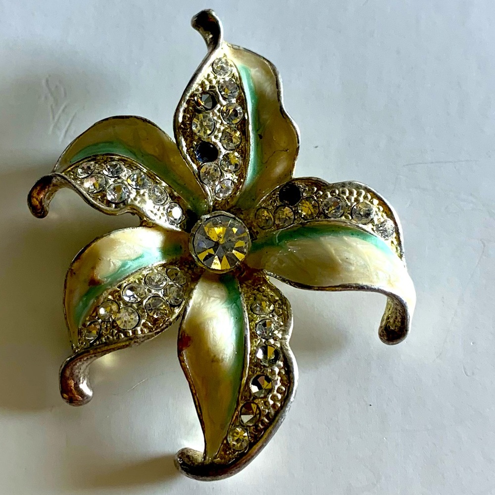 Vintage flower pin